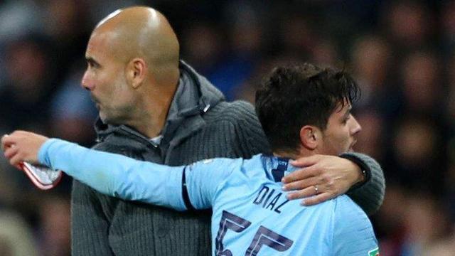 斯在接受采 斯在接受采