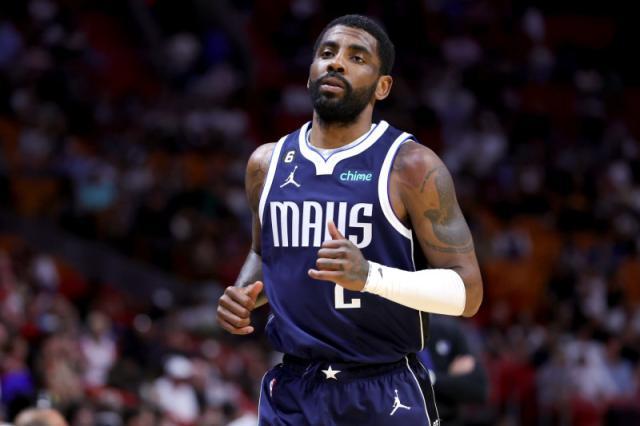 同时在侧翼 同时在侧翼