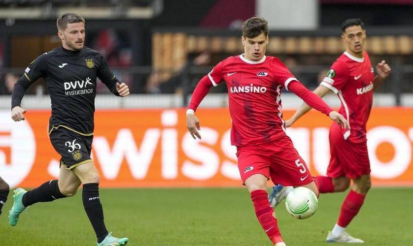 卢尼顶住卡 卢尼顶住卡